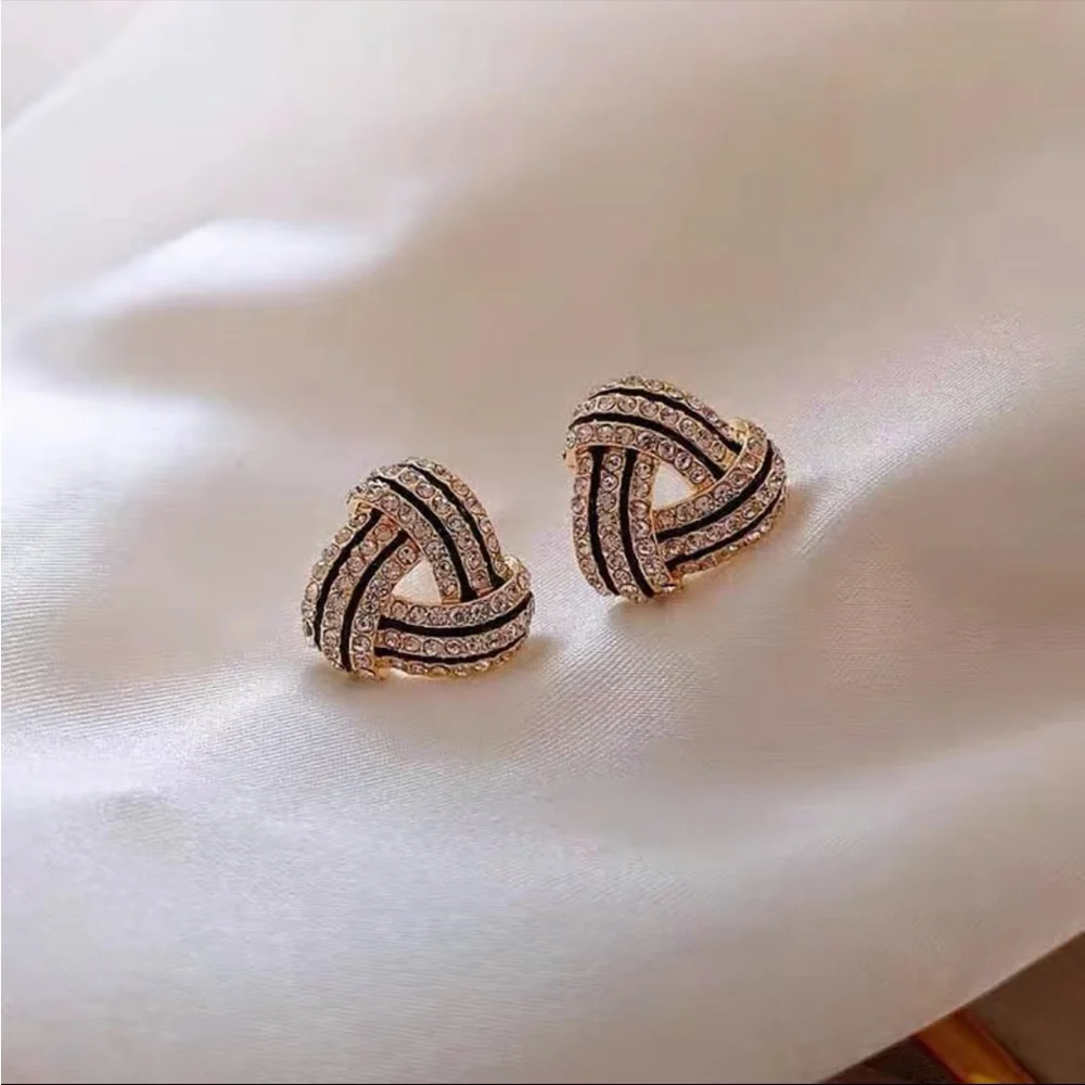Vintage style elegant geometric-triangle zircon luxury earrings new NWT